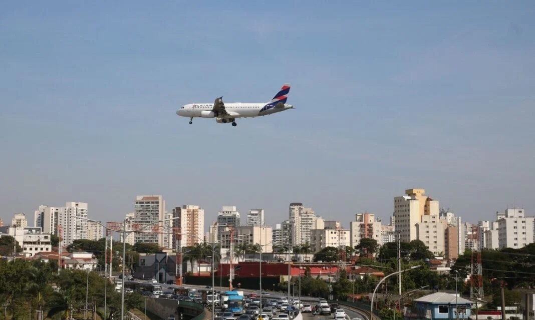 Empresa aérea estima 176 voos extras e 164 mil passageiros para RN na alta temporada