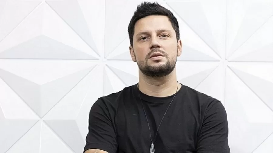 Cantor famoso pagou R$ 1 mi em pensão a filha que não é dele; vale indenização?