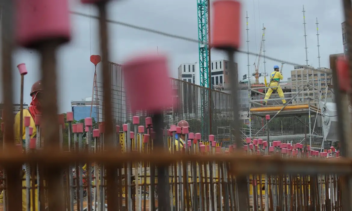Governo Lula envia projeto ao Congresso para BNDES voltar a financiar obras no exterior
