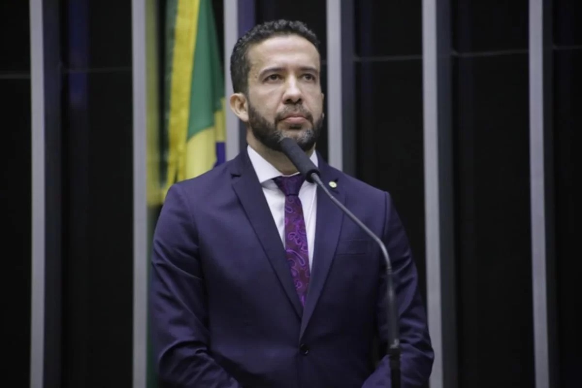 Rachadinha do Janones: em áudio, deputado cobra salário de assessores; veja