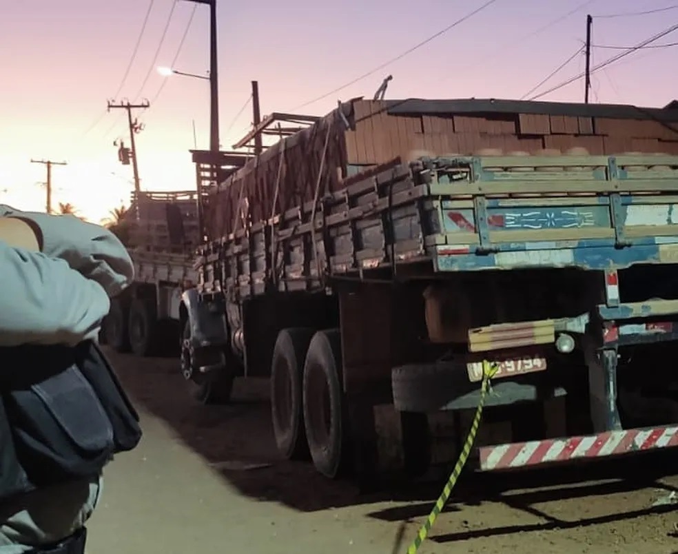 Motociclista morre após bater na traseira de caminhão carregado de tijolos no RN