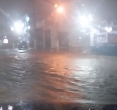 VÍDEO: Estrada da Redinha fica completamente alagada por causa das chuvas