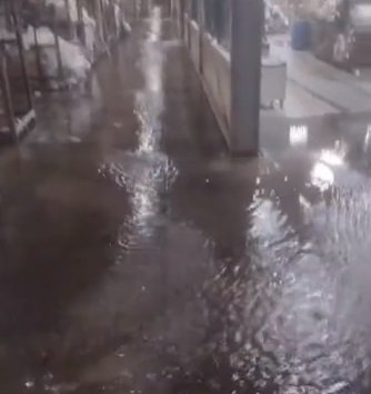 VÍDEO: Fábrica de Guararapes não resiste às chuvas e amanhece alagada