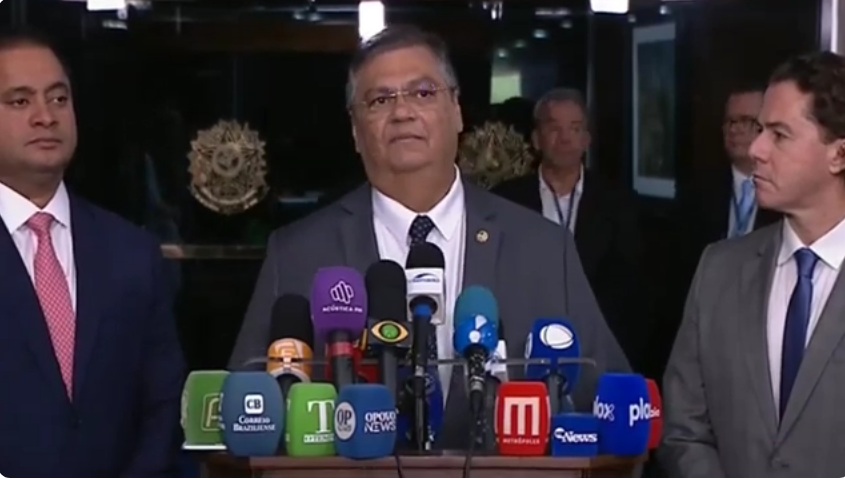 [VÍDEO] Dino anuncia mudança para conseguir vaga no STF: "Agora, não há governo, nem oposição"