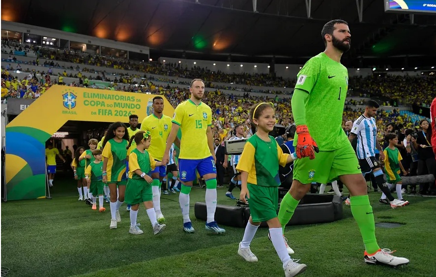 Após derrotas nas Eliminatórias, Brasil despenca no ranking da Fifa; veja top 10