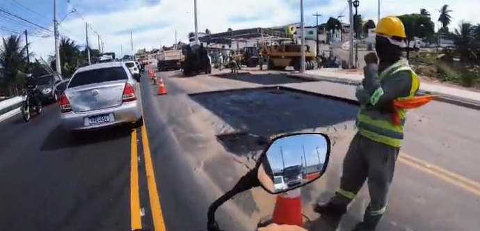VÍDEO: Recém-construído, asfalto da nova Felizardo Moura já precisa de recuperação