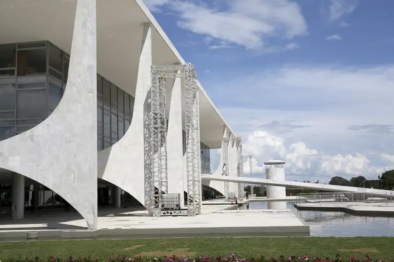 Governo empenha R$ 17 bilhões em emendas parlamentares às vésperas de votações prioritárias