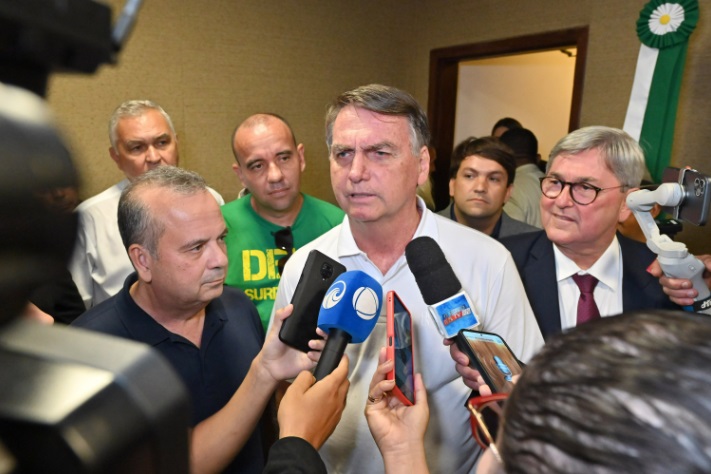 Bolsonaro no RN: "Prefeitos estão sem dinheiro, eles pediram para ser enganados pelo PT"