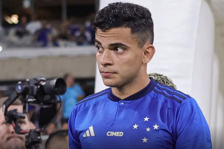 Jogador potiguar do Cruzeiro revela cobrança à família após discutir com torcedor