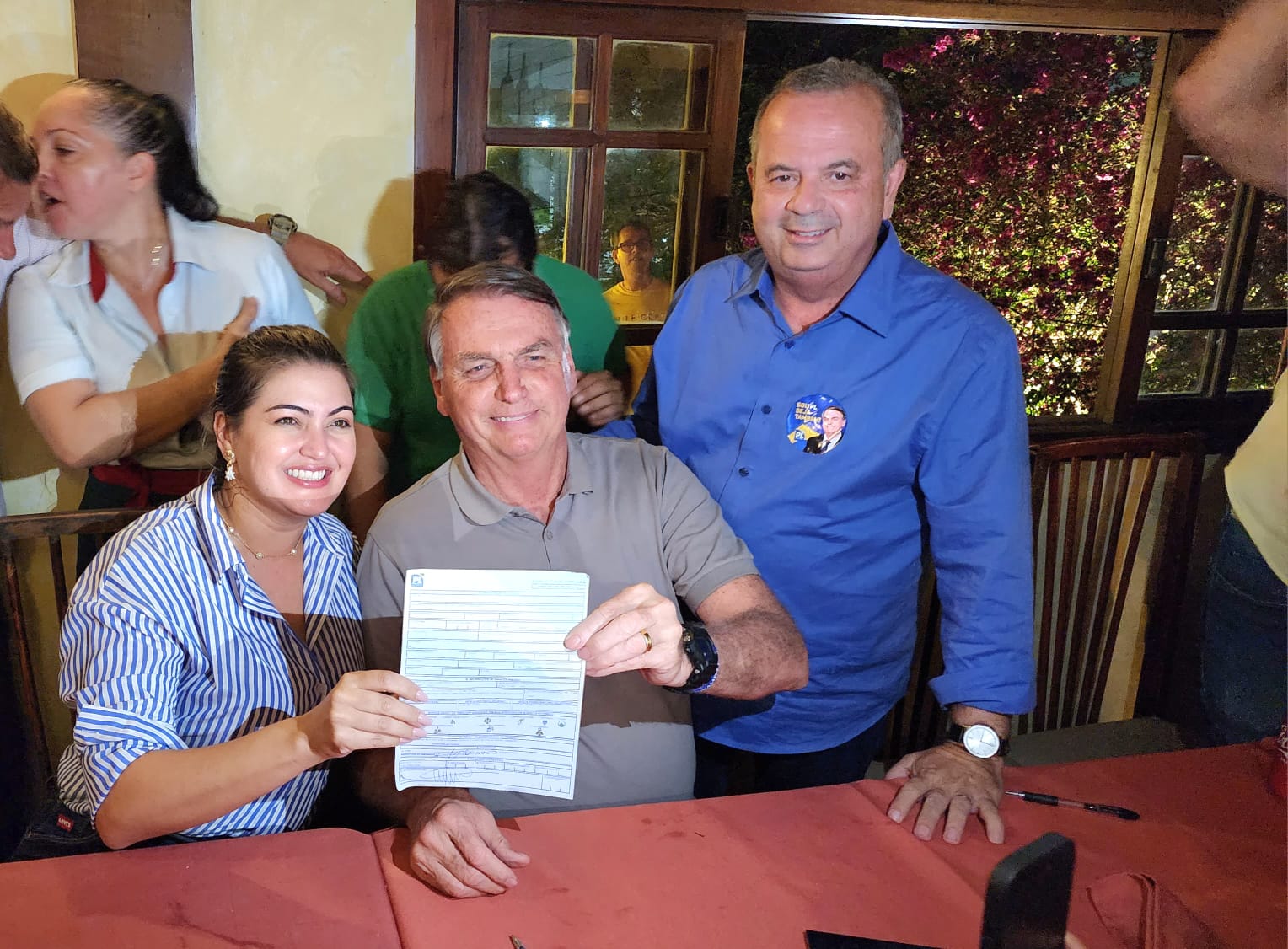 VÍDEO: Com Bolsonaro e multidão nas ruas, prefeita de Extremoz se filia ao PL; ASSISTA