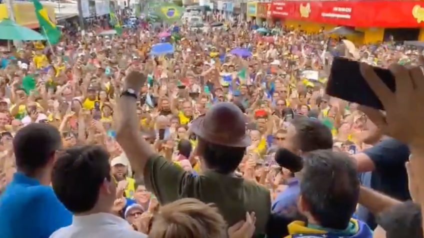 VÍDEO: Bolsonaro é ovacionado por apoiadores na Feira de Parnamirim; ASSISTA