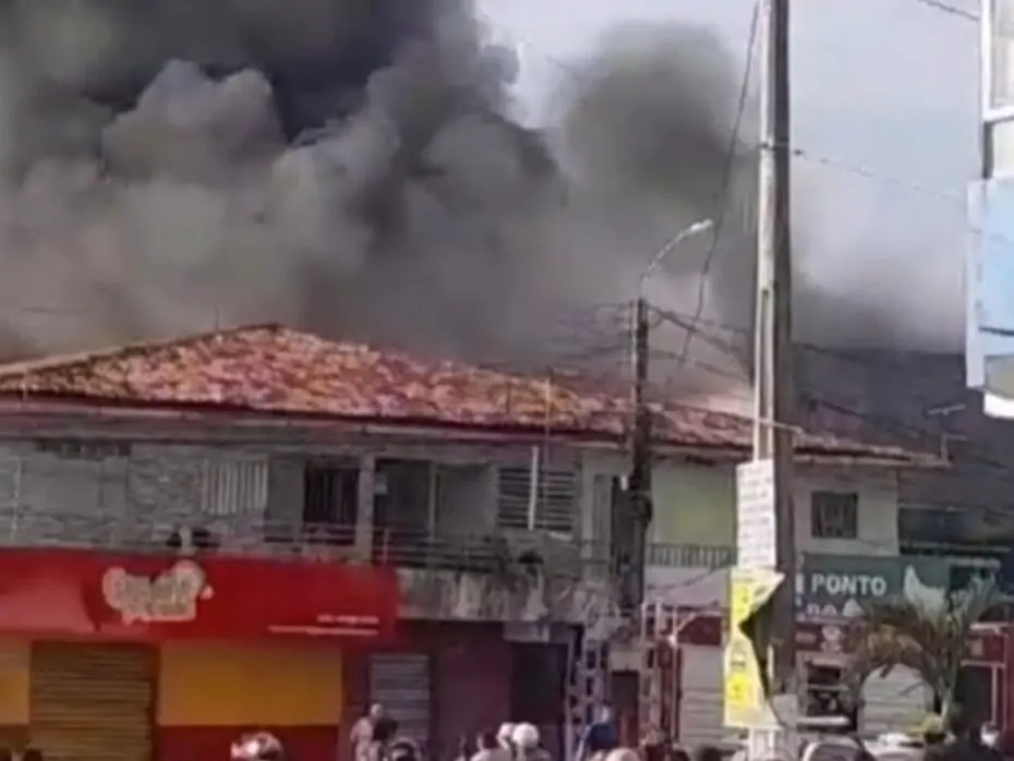 VÍDEO: Fábrica de estofados em Parnamirim pega fogo e tem incêndio de grandes proporções