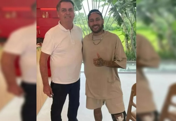 Bolsonaro dá medalha a Neymar: “Imbrochável, imorrível e incomível”