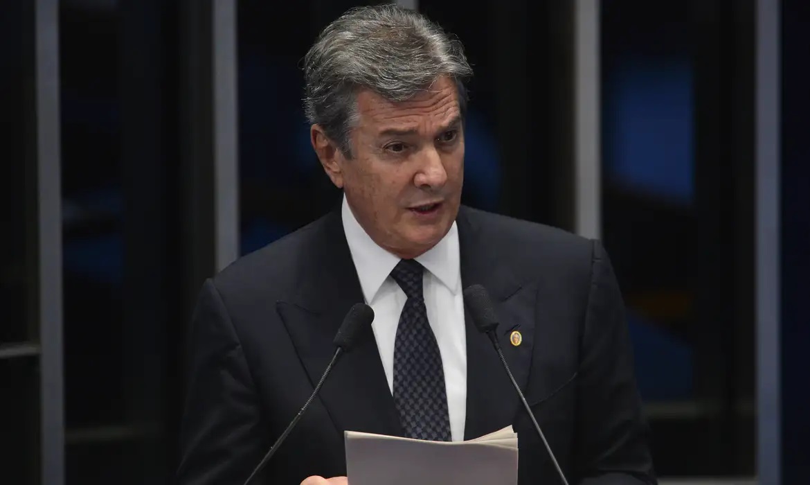 Justiça determina que Globo renove contrato com TV de ex-presidente