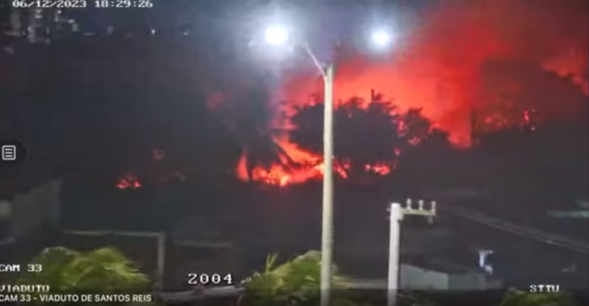 VÍDEO: Grande incêndio em área que foi da Petrobras assusta moradores em Santos Reis
