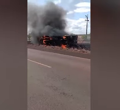 Caminhão do Exército brasileiro explode em rodovia na fronteira com a Guiana e deixa 2 militares feridos