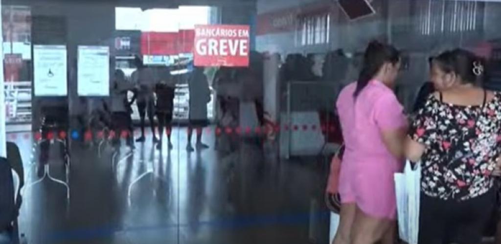 Trabalhadores de agências bancárias de Natal negociam fim de greve nesta terça-feira