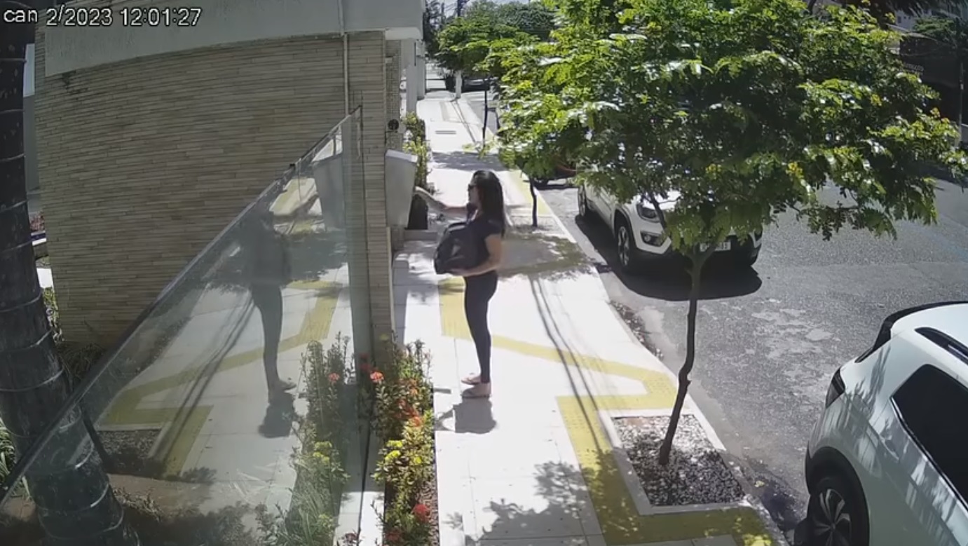 VÍDEO: Bandidos assaltam mulher na avenida Campos Sales, em Petrópolis
