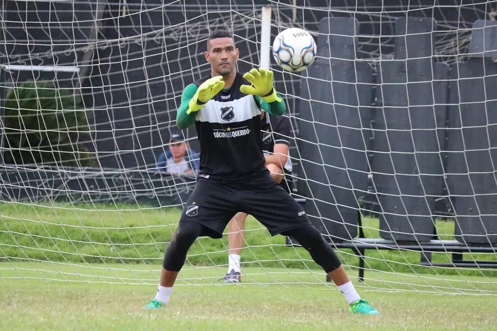 Baraúnas oficializa contratação de ex-goleiro do ABC para a próxima temporada