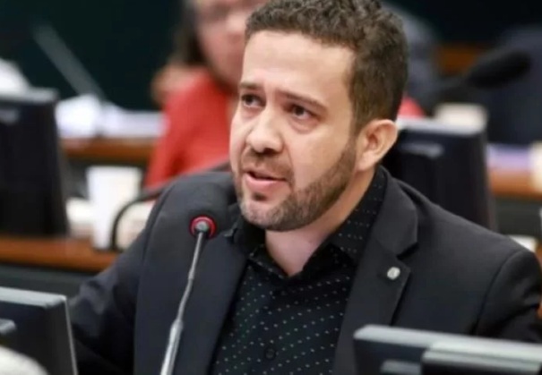Conselho de Ética abre processo contra Janones por rachadinha