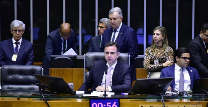 Congresso derruba veto de Lula à desoneração
