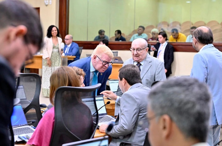 Deputados reagem a nota de Fátima: “Ela não é o estado, é governo”