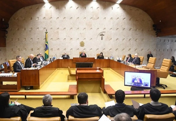 Veja quantos anos Dino, Moraes e outros ministros ainda ficam no STF