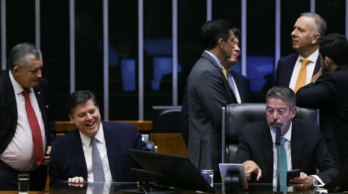 Câmara aprova texto-base da reforma tributária em primeiro turno