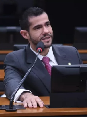 Deputado reage a assalto e mata suspeito