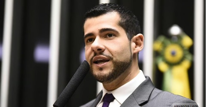 Deputado que matou assaltante tem arma apreendida