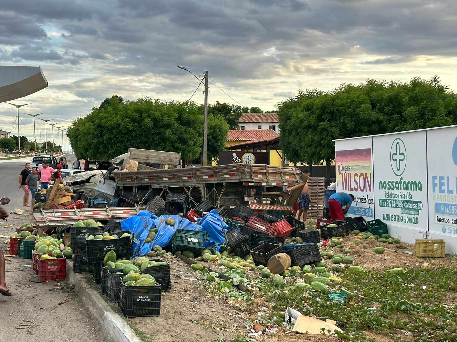 Motorista fica sem freio, perde controle e capota caminhonete no Oeste potiguar