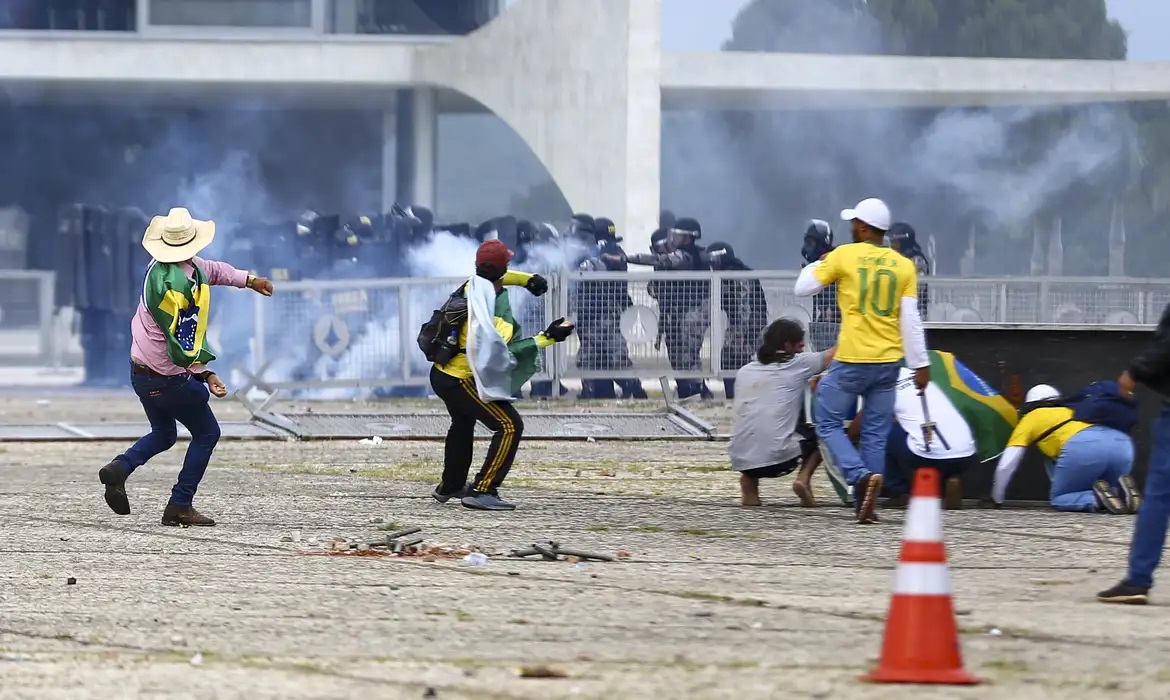 STF concede liberdade provisória a 46 réus pelos atos golpistas do 8/1