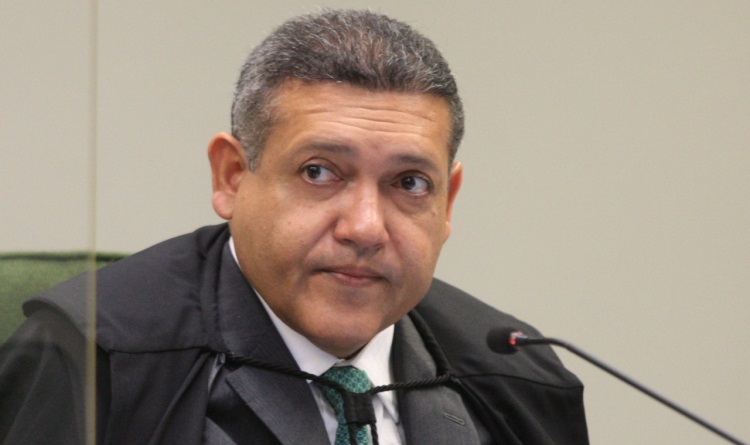 STF forma maioria para regionalizar piso da enfermagem