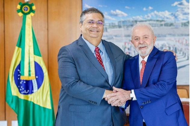 Lula diz que Dino segue no governo até 8 de janeiro