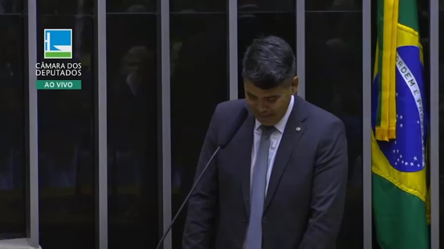[VÍDEO] Deputado chora após levar tapa na cara de colega do PT: 'Humilhado'
