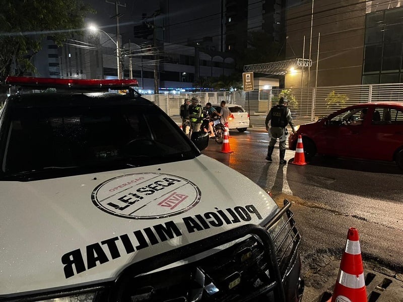 Embriagado, motorista idoso é preso após tentar fuga pela contramão em Natal