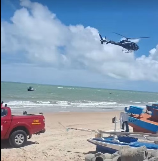 Bombeiros fazem buscas por jovem que se afogou em praia do litoral Norte do RN