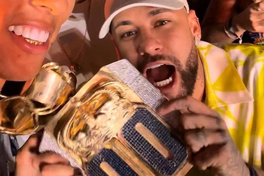 Neymar ganha cordão de R$ 2 milhões de influenciador investigado pela PF em cruzeiro