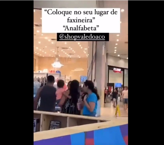 [VÍDEO] Cliente ofende faxineira de shopping: "Eu sou rica, você é analfabeta"