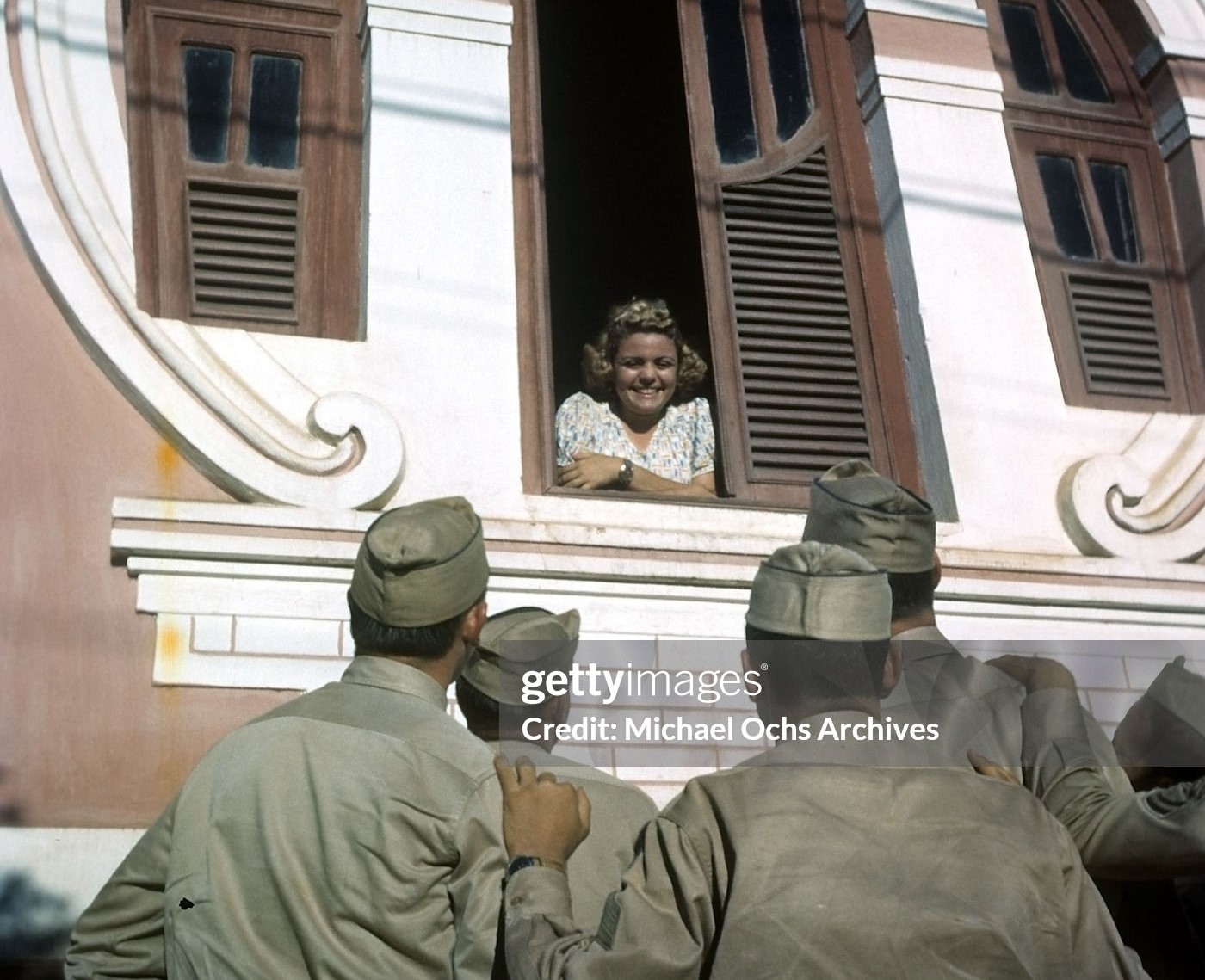 Onde era: Foto da menina na janela?