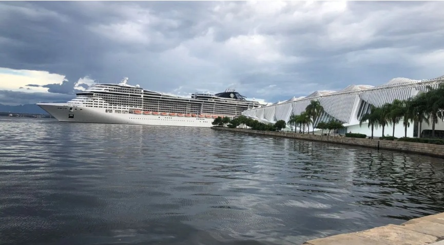 VÍDEO: Passageiro cai no mar e show de Alexandre Pires é cancelado em navio que recebeu evento de Neymar