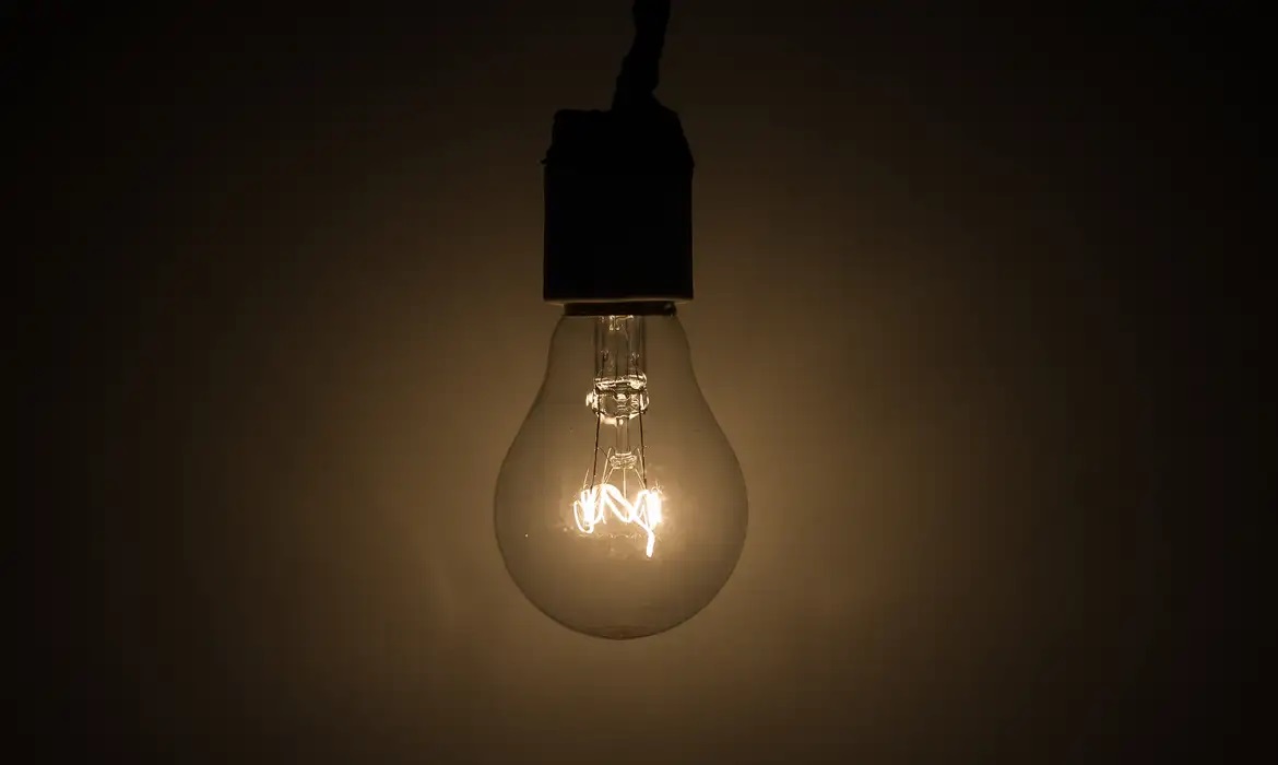 Quedas de energia durante o réveillon causam revolta em moradores e veranistas de praias do litoral sul do RN