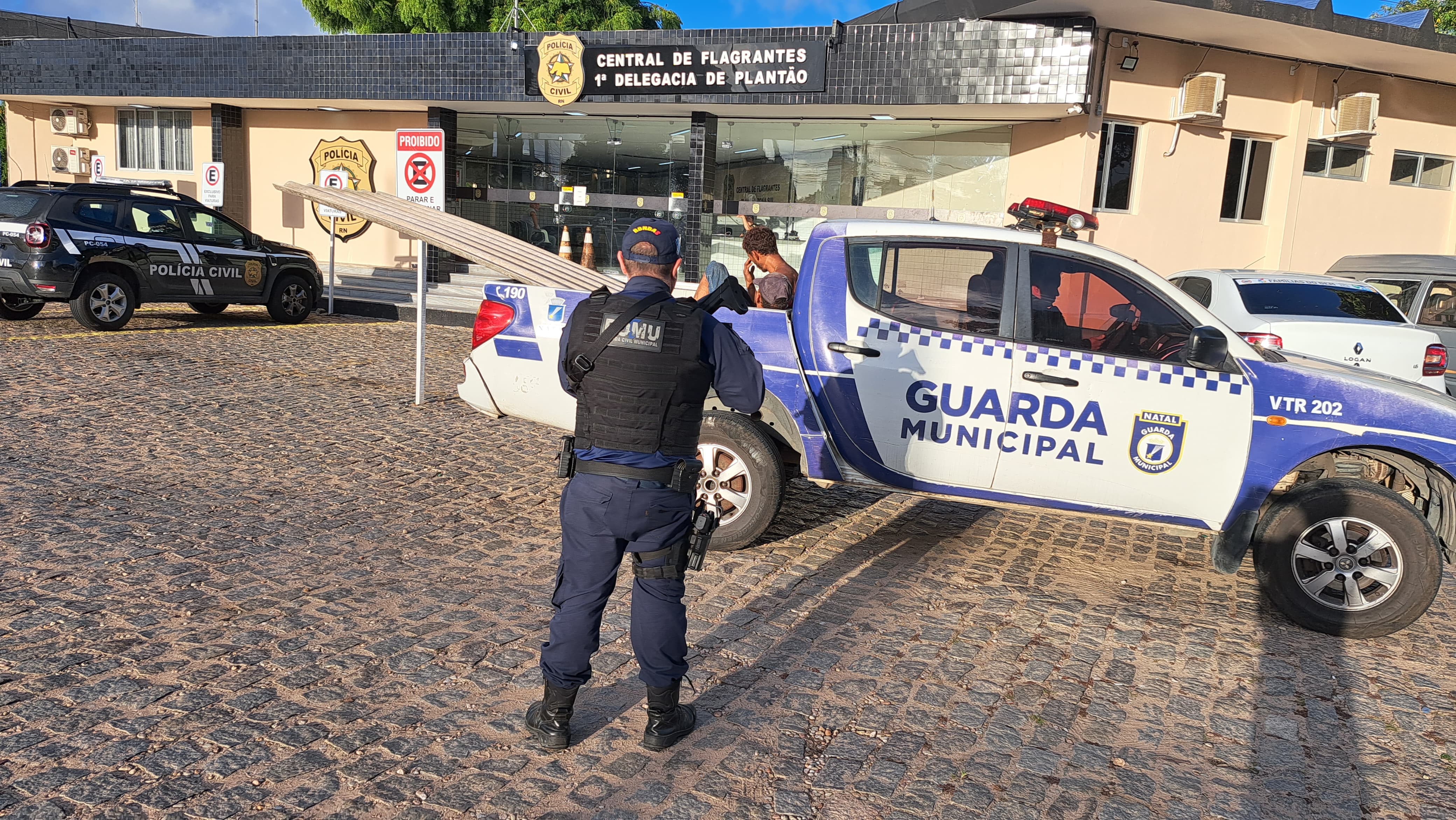 Dupla é presa praticando furtos na Zona Sul de Natal