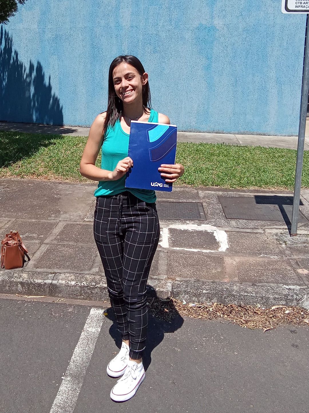 'Educação vai me tirar da rua': órfã vivendo em abrigo entra na faculdade