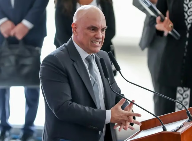 ChatGPT afirma Moraes é suspeito para julgar os responsáveis pelos atos do 8 de janeiro