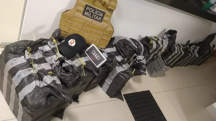 VÍDEO: Avião faz pouso de emergência com 420 kg de cocaína e piloto é preso