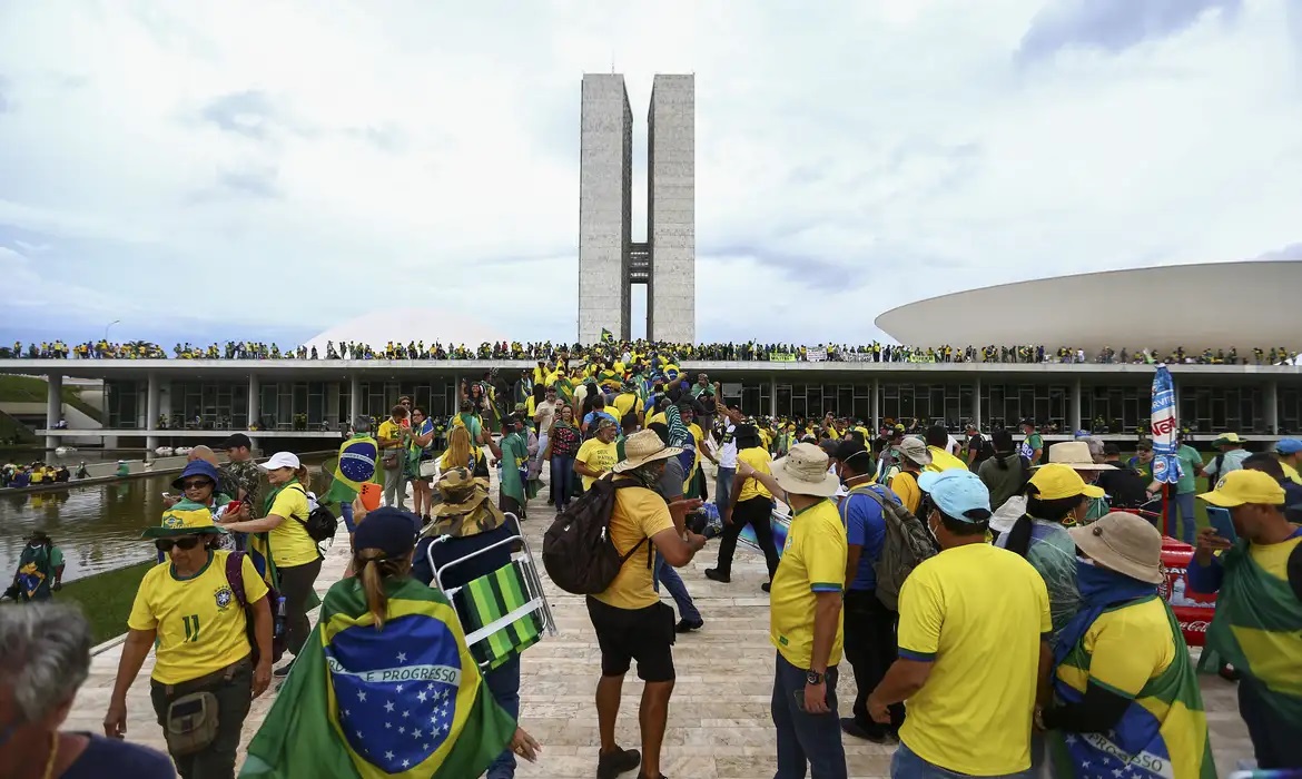 PF deflagra operação e mira em suspeitos de financiar ataques de 8 de janeiro