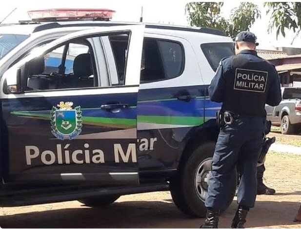 Homem chama PM para tirar amante da esposa trancado no quarto do casal