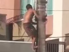 VÍDEO: Homem sobe em poste para furtar fio e deixa rua sem energia em Ponta Negra