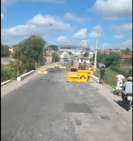 VÍDEO: Trecho de rodovia estadual em Acari ameaça desabar